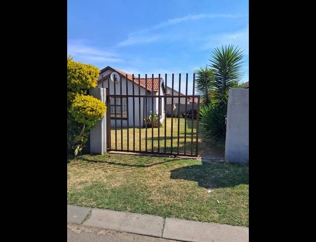 3 BEDROOM HOUSE FOR SALE IN FLEURHOF